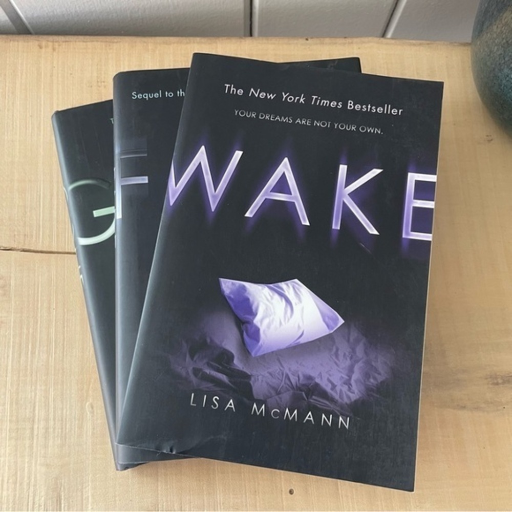$15 SALE Set of 3 Teen Fiction Books Lisa McMann  Thriller Bundle Series